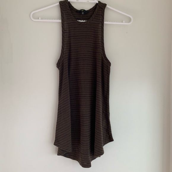 Tops - Picture 5 of 8